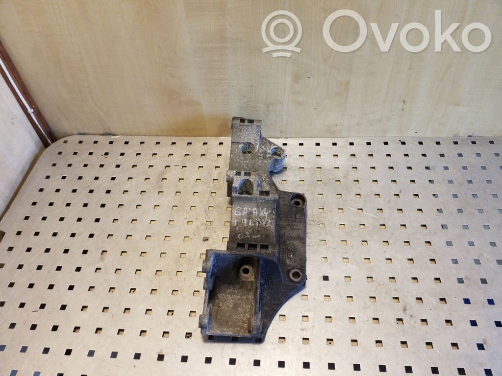 Generator/alternator bracket   R045903143C