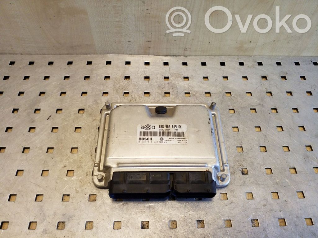 Volkswagen PASSAT B5.5 Engine control unit/module 