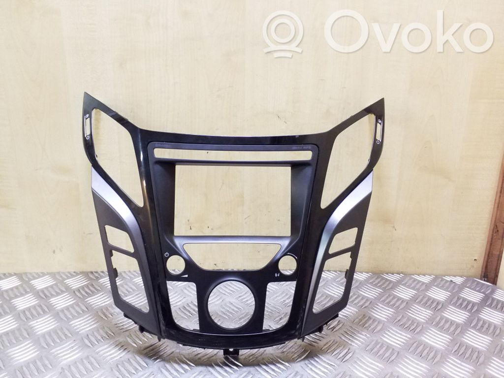 Hyundai i40 Radio/GPS head unit trim 
