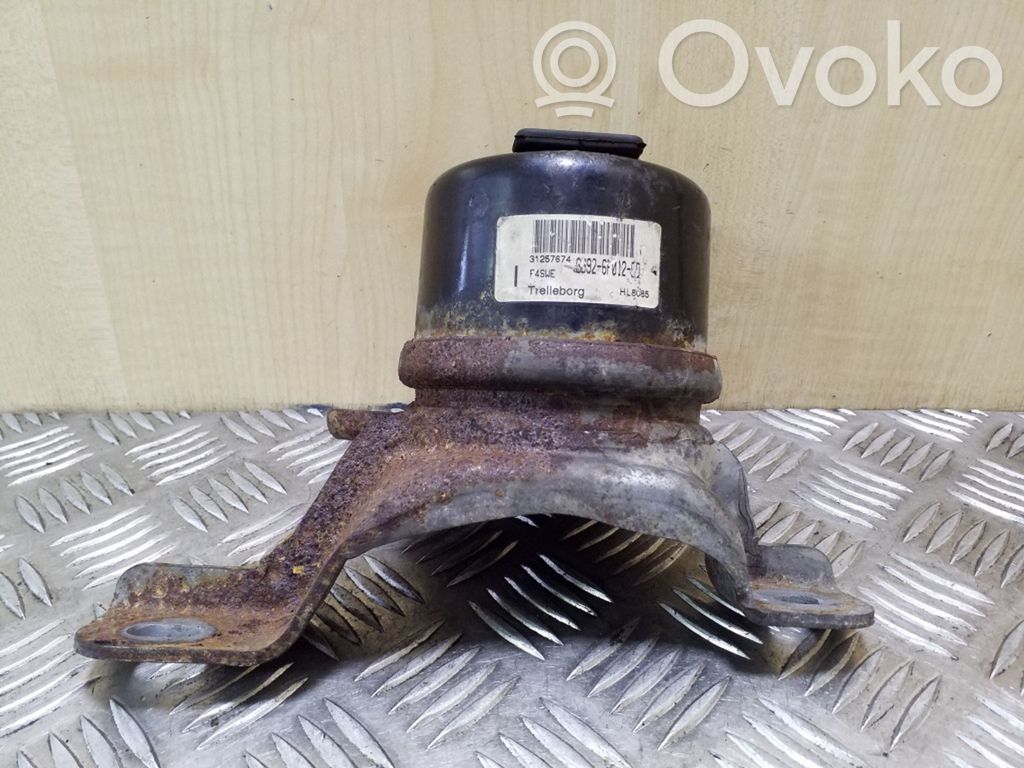 Volvo XC70 Engine mount bracket 