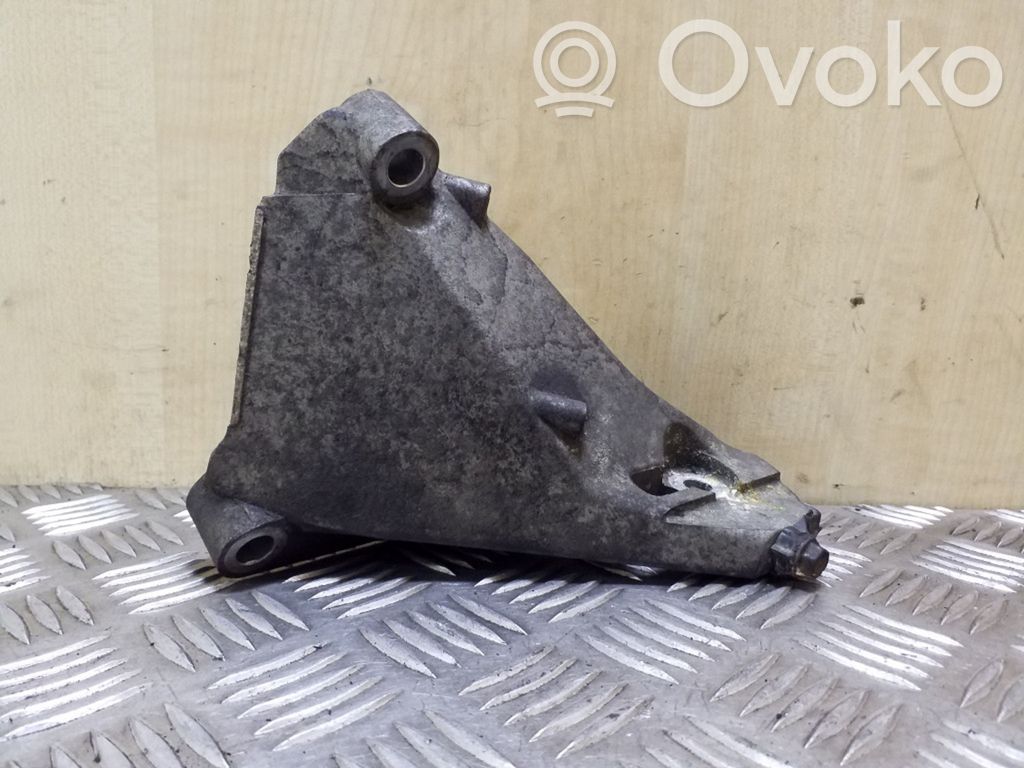 Volvo V70 Gearbox mounting bracket 