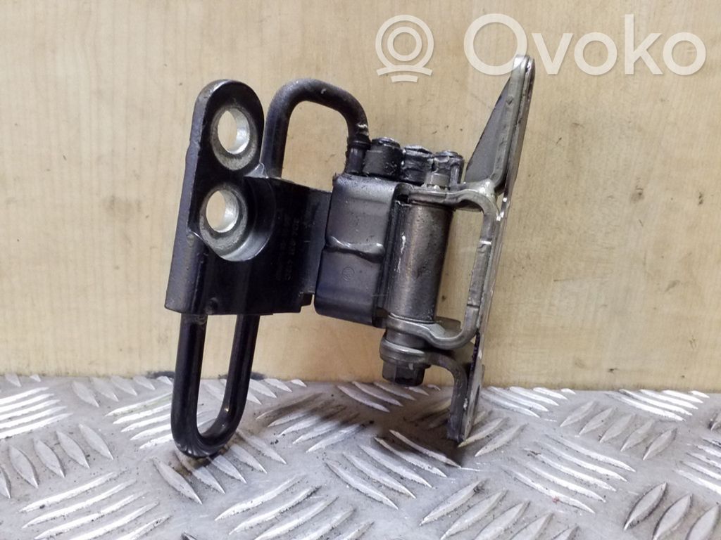 Volkswagen Phaeton Front door lower hinge 