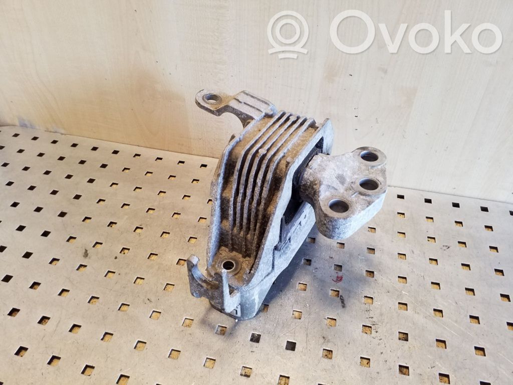 Opel Astra J Engine mount bracket 