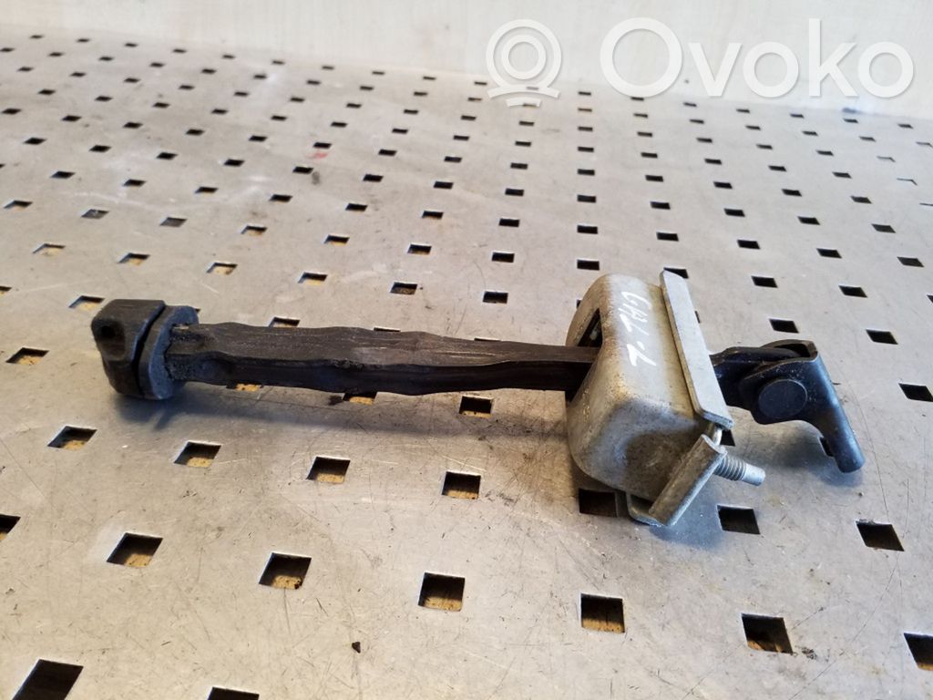 Opel Astra J Takaoven pidätin 