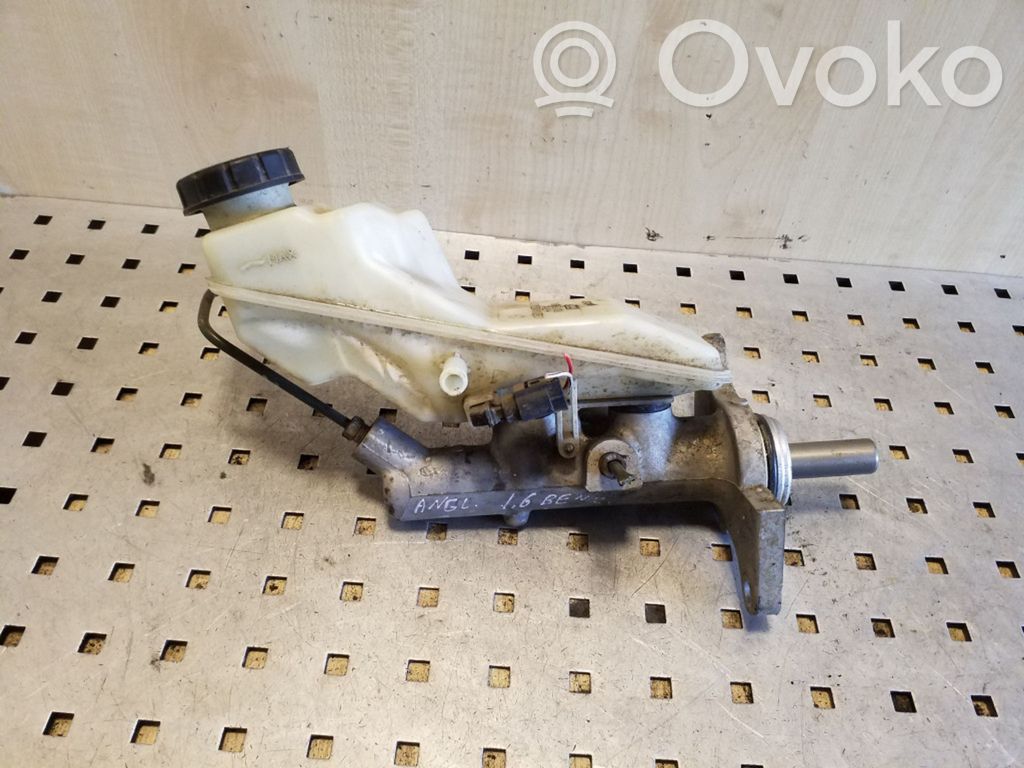 Toyota Corolla E120 E130 Pääjarrusylinteri 