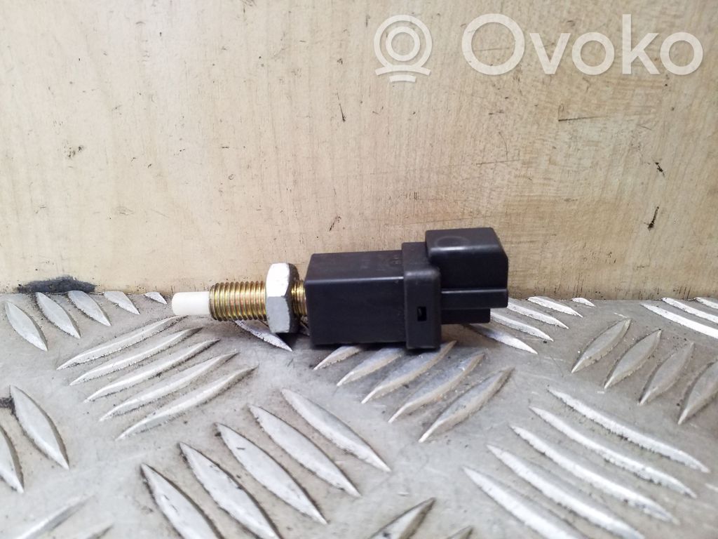 Brake pedal sensor switch   W6101080