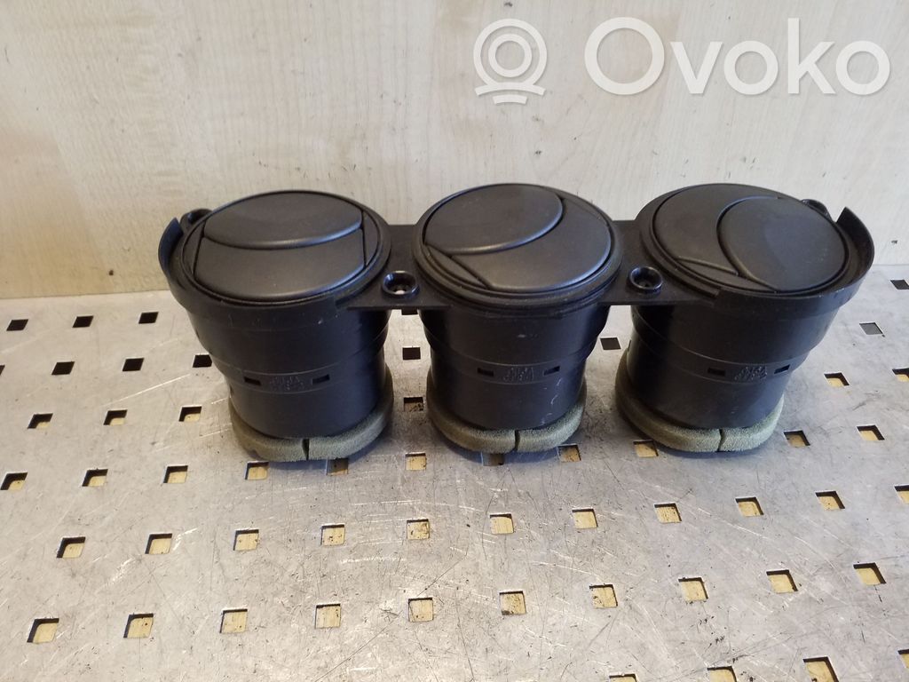 Mazda 6 Centrinės oro grotelės 