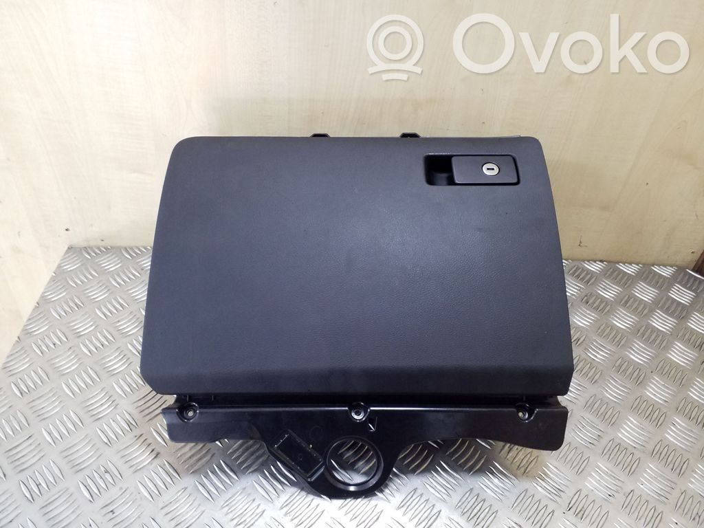 Volkswagen PASSAT B7 Juego guantera 