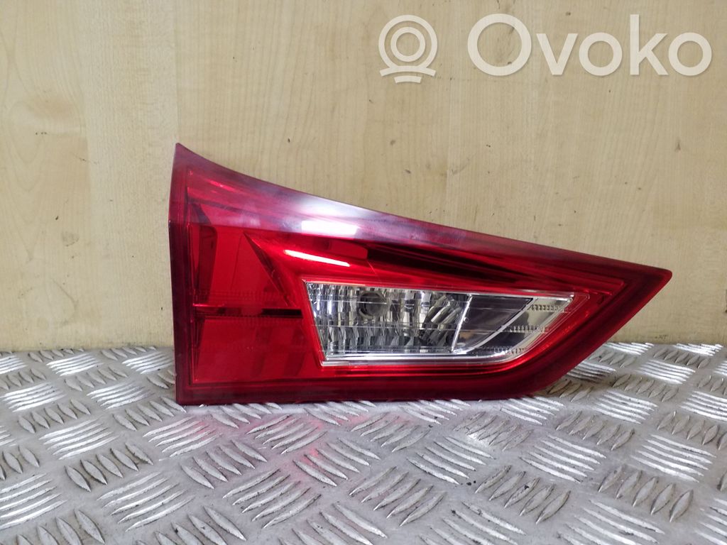 Toyota Auris E180 Lampy tylnej klapy bagażnika 