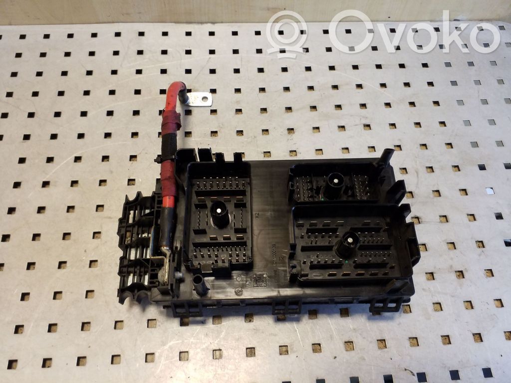 Opel Zafira C Fuse module 