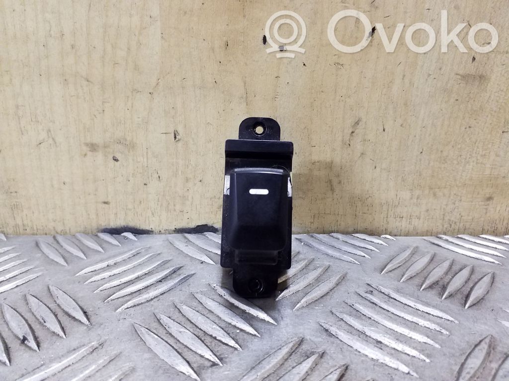Electric window control switch   935801W010