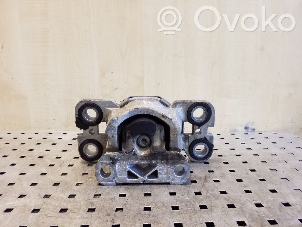 Volvo XC60 Engine mount bracket 