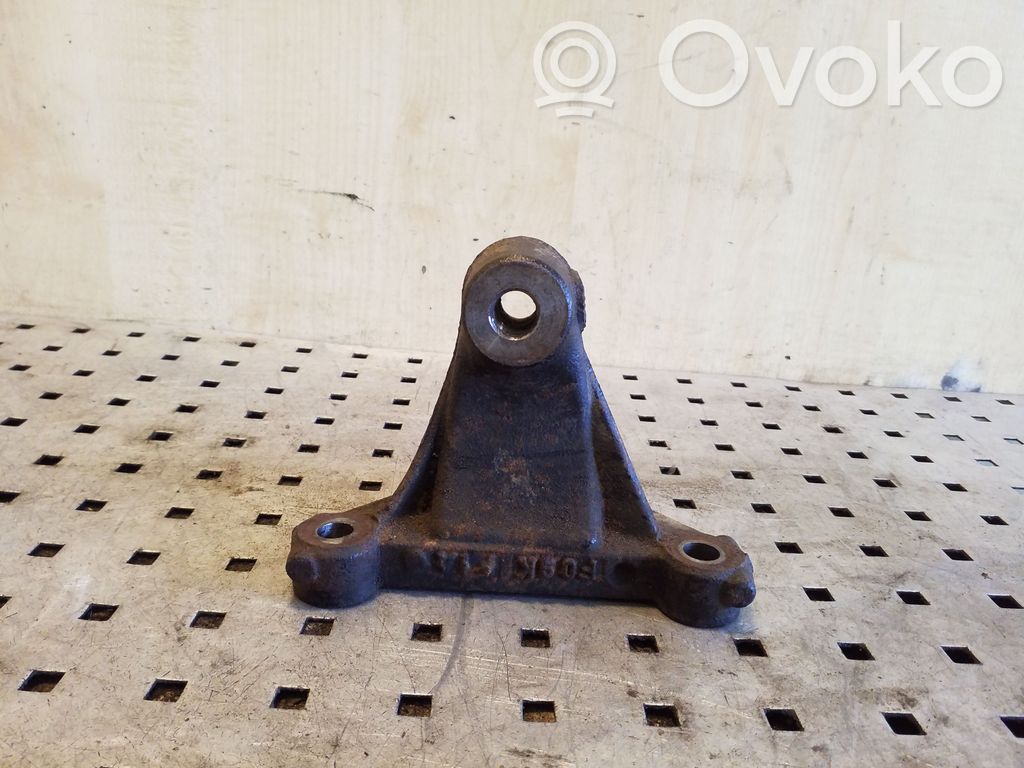 Nissan Primastar Engine mounting bracket 