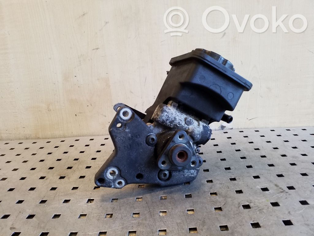 BMW X3 E83 Power steering pump 