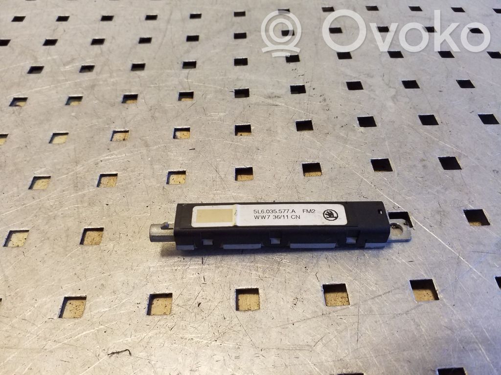 Skoda Octavia Mk2 (1Z) Aerial antenna amplifier 