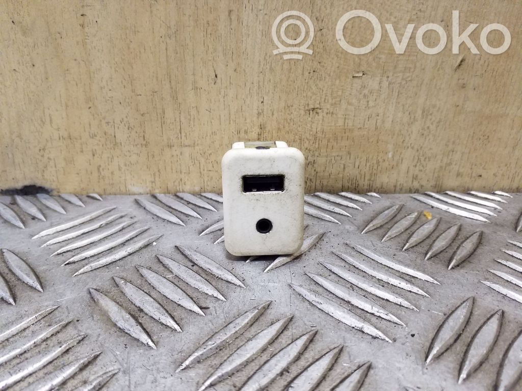 Opel Antara USB socket connector 
