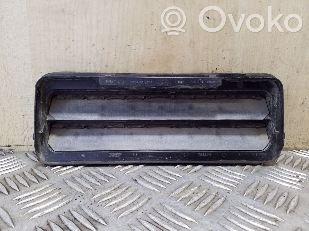 Opel Astra J Ventiliacinės grotelės 