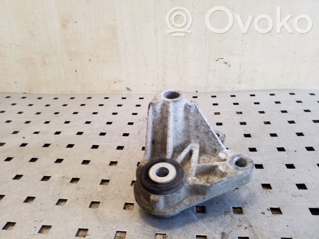 Ford Focus Gearbox mounting bracket 
