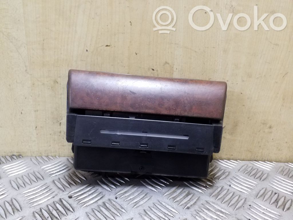 Cendrier avant   8D0857951J