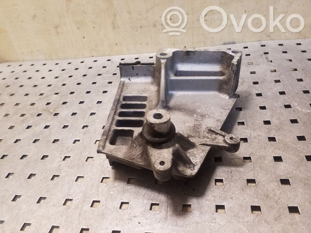 Chevrolet Captiva Engine mounting bracket 