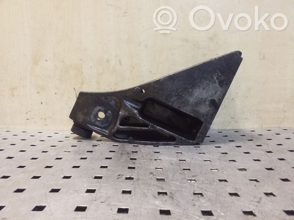 BMW X5 E70 Engine mounting bracket 