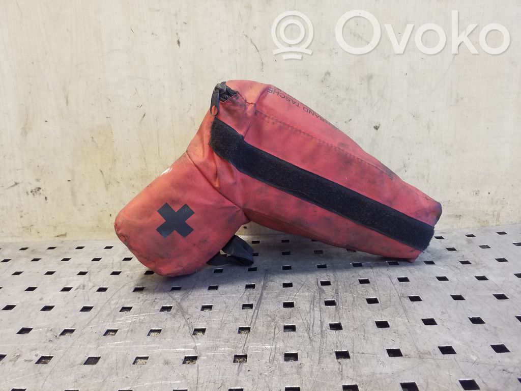 Volkswagen Transporter - Caravelle T5 Kit di pronto soccorso