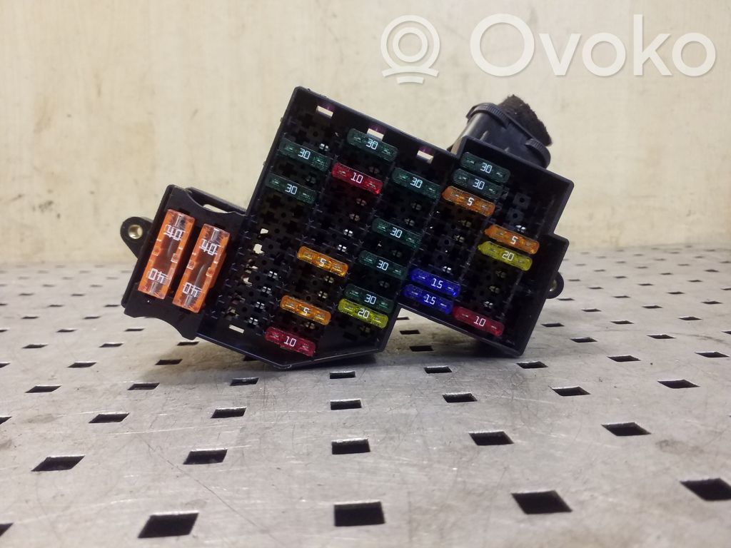 Volkswagen Touareg II Fuse module 