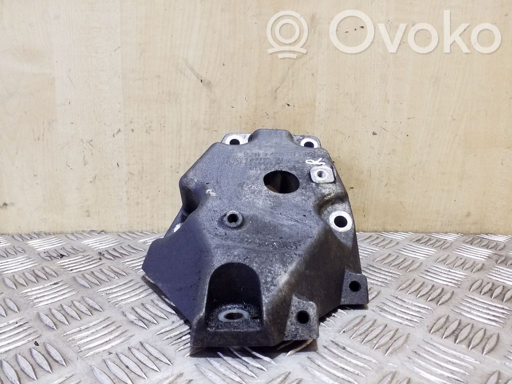 BMW X3 E83 Engine mounting bracket 