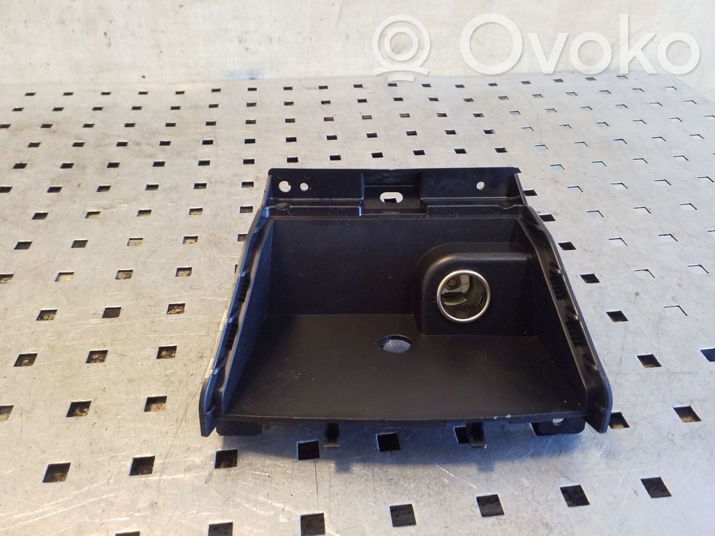 Subaru Outback Kita salono detalė 