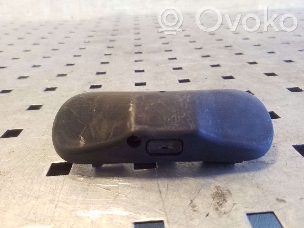 Volkswagen PASSAT B7 Ugello a spruzzo lavavetri per parabrezza 