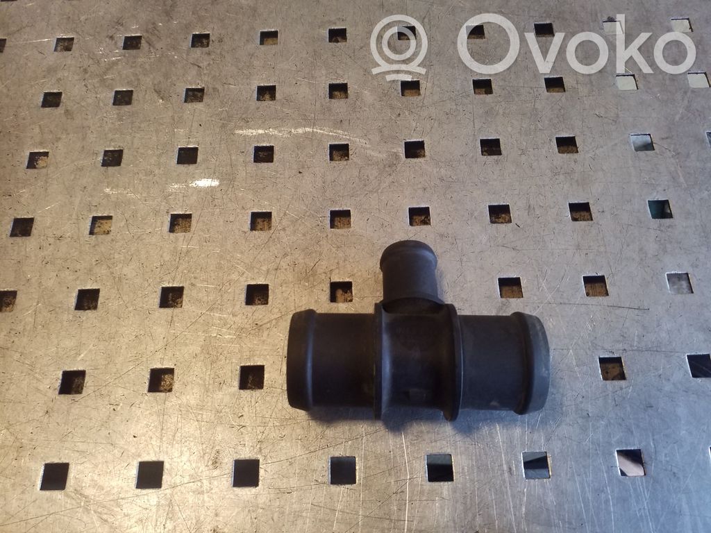 Volkswagen PASSAT B7 Tubo flessibile del liquido di raffreddamento del motore