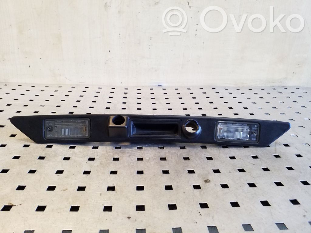 Audi A8 S8 D4 4H Takaluukun rekisterikilven valon palkki 