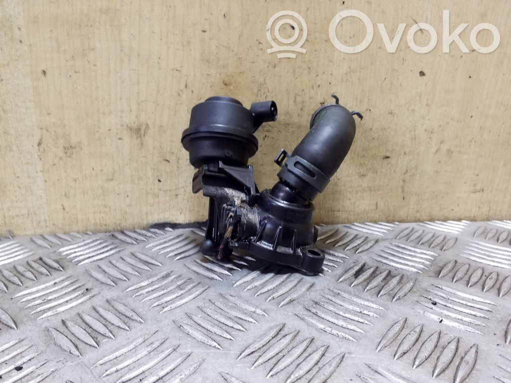 Audi A8 S8 D4 4H Engine coolant pipe/hose 