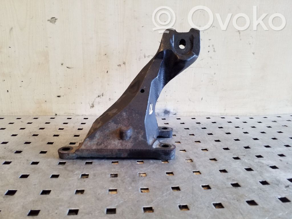 Engine mounting bracket   6757708