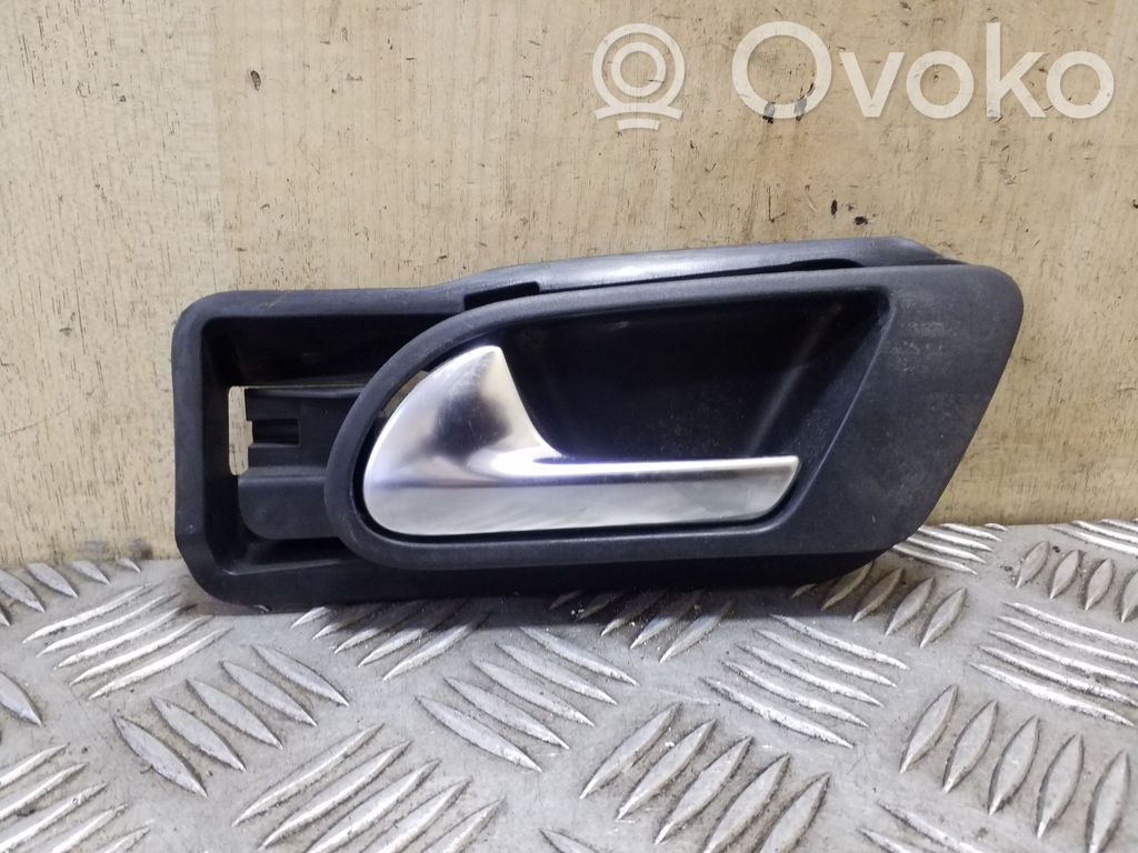 Volkswagen Tiguan Manecilla interna puerta delantera 