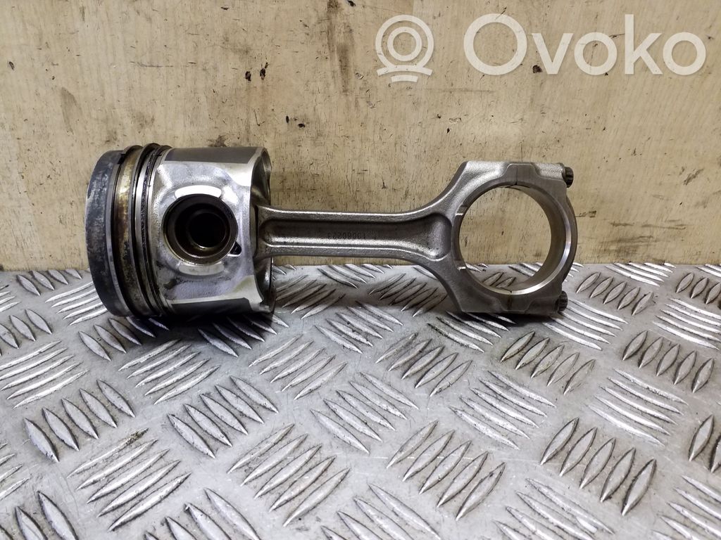 Honda CR-V Piston with connecting rod 