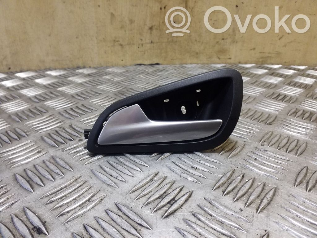 Manecilla interna puerta delantera   AM51U22601