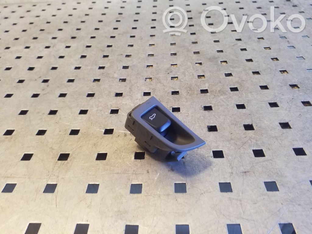 Tailgate opening switch   8K0959831
