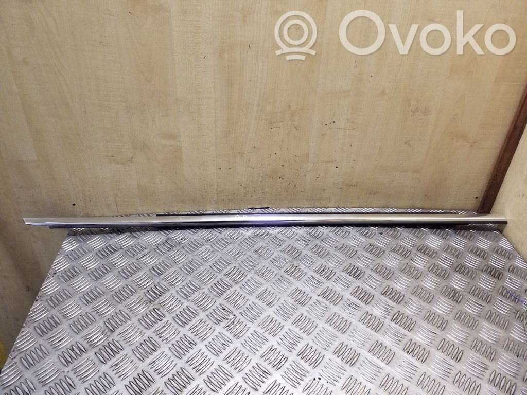 Audi Q5 SQ5 8R Listwa / Uszczelka szyby drzwi przednich 