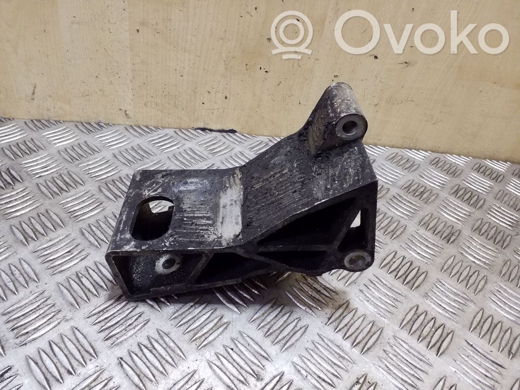 Volvo XC70 Gearbox mounting bracket 
