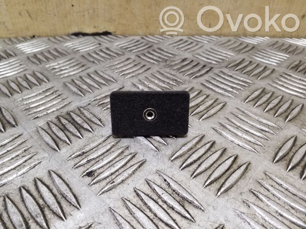 Ford Mondeo MK IV Enchufe conector entrada auxiliar 
