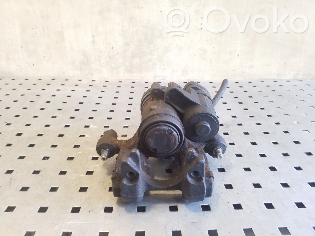 Volkswagen PASSAT B8 Pinza del freno posteriore