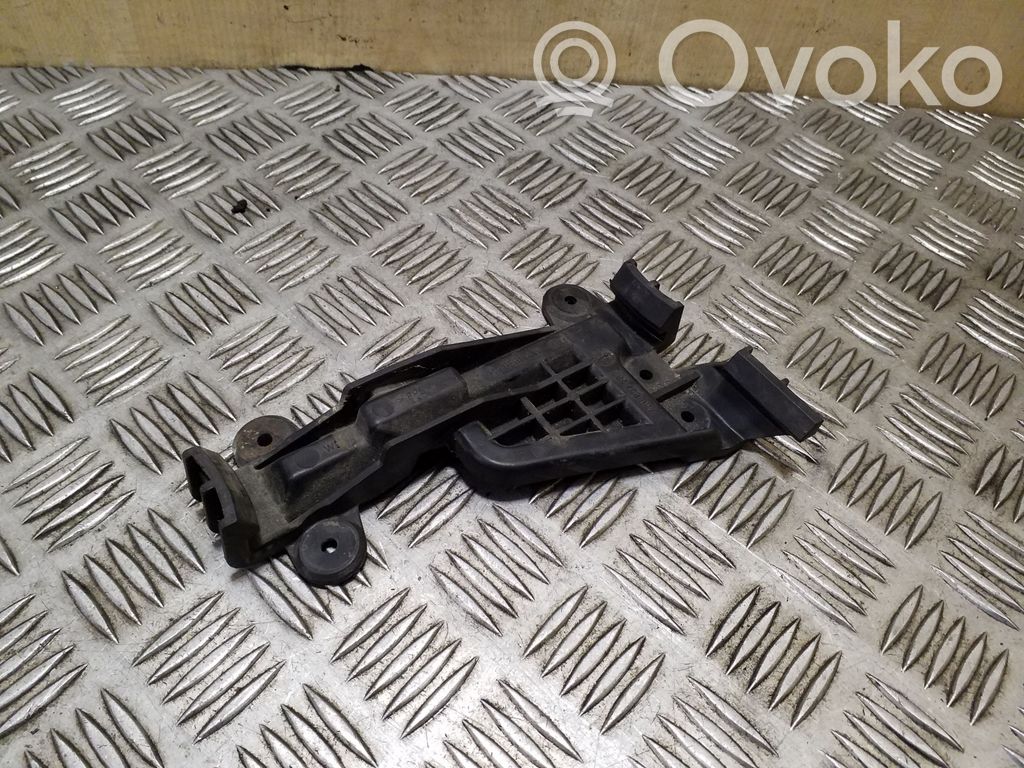 Audi A6 S6 C4 4A Uchwyt / Mocowanie zderzaka przedniego 
