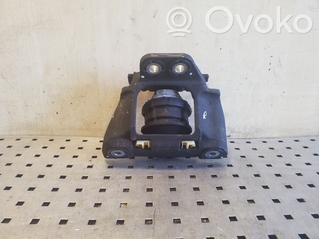 Volvo XC90 Engine mount bracket 
