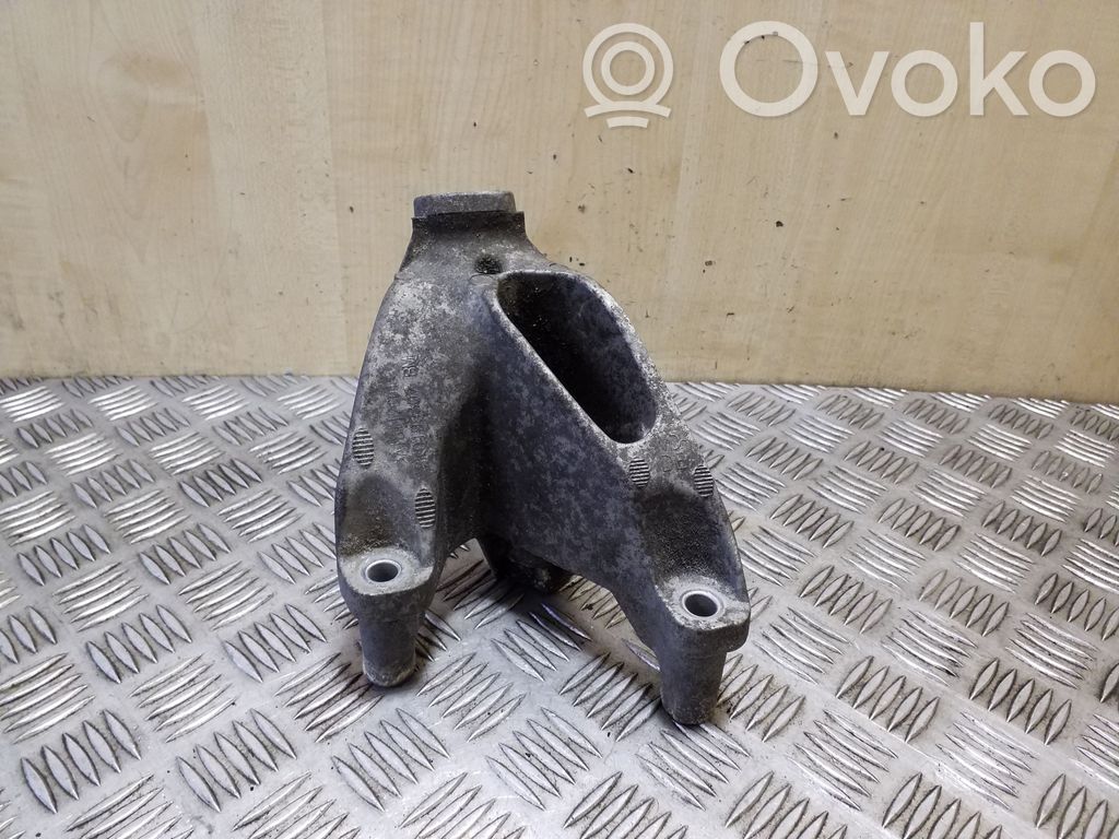 Audi Q5 SQ5 8R Engine mounting bracket 