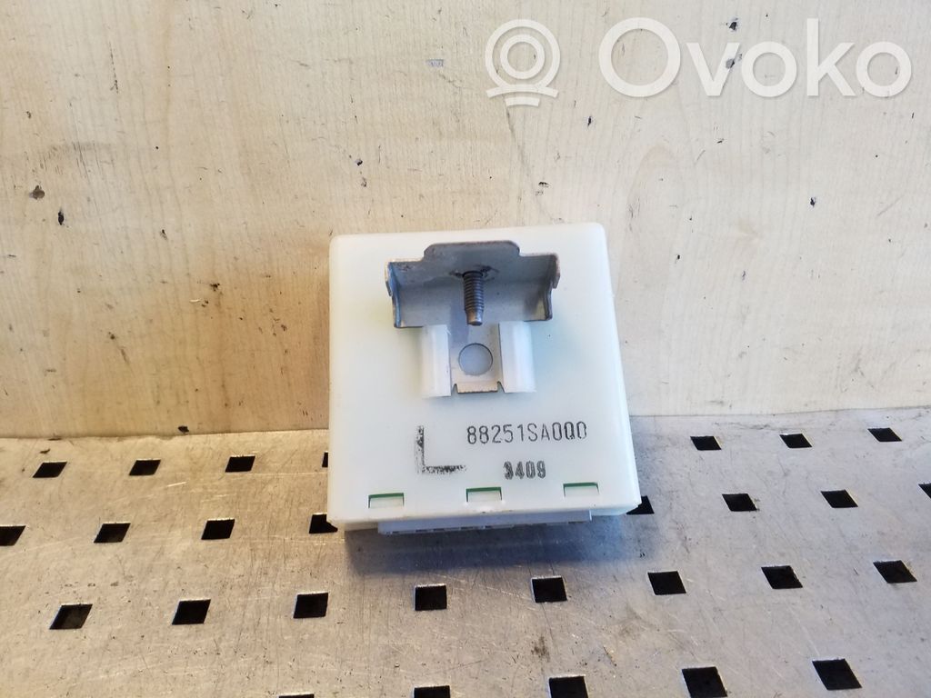 Unidad de control/módulo del bloqueo de puertas   88251SA000