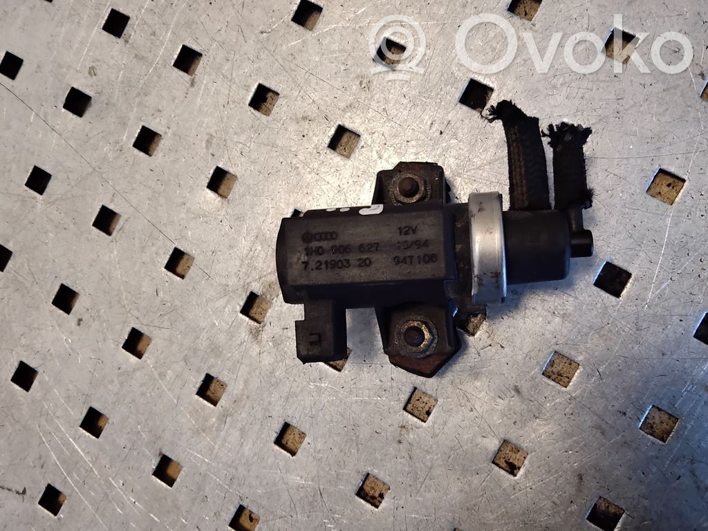 Audi 80 90 S2 B4 Turbolader Druckwandler Magnetventil 