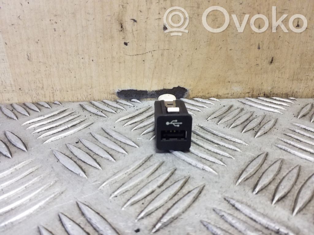 Enchufe conector USB   916719601