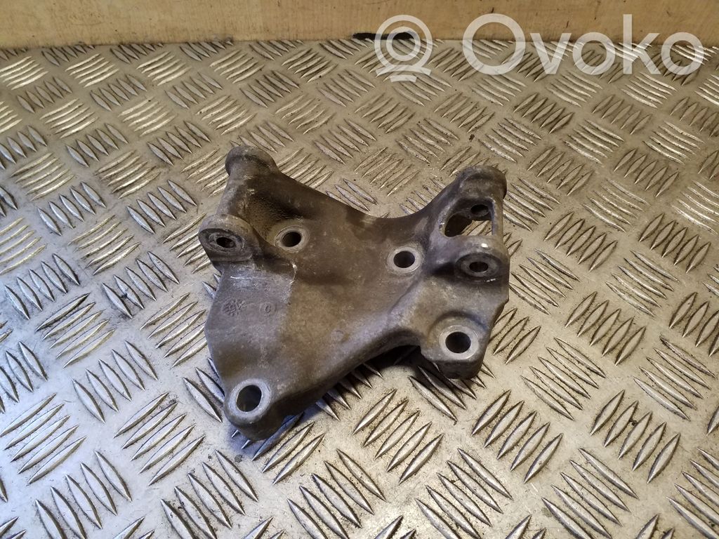 Dacia Sandero Mocowanie alternatora 