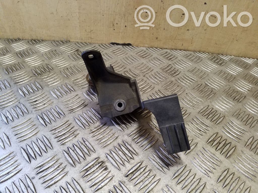 Front bumper mounting bracket   8J0806540A